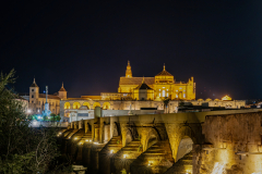 Die Mezquita in Cordobar mit der spanischen Brücke.